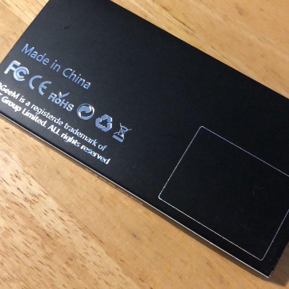 🛍️ NIB QGeeM 6-in-1 Surface Pro 7 Hub Adapter Dock - Picture 2 of 4